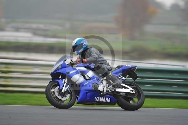 Mallory park Leicestershire;Mallory park photographs;Motorcycle action photographs;event digital images;eventdigitalimages;mallory park;no limits trackday;peter wileman photography;trackday;trackday digital images;trackday photos