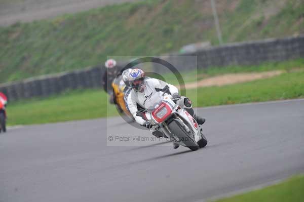 Mallory park Leicestershire;Mallory park photographs;Motorcycle action photographs;event digital images;eventdigitalimages;mallory park;no limits trackday;peter wileman photography;trackday;trackday digital images;trackday photos