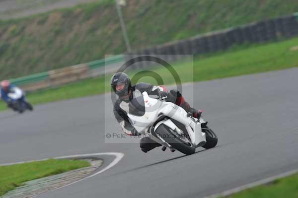 Mallory park Leicestershire;Mallory park photographs;Motorcycle action photographs;event digital images;eventdigitalimages;mallory park;no limits trackday;peter wileman photography;trackday;trackday digital images;trackday photos