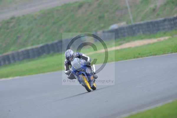 Mallory park Leicestershire;Mallory park photographs;Motorcycle action photographs;event digital images;eventdigitalimages;mallory park;no limits trackday;peter wileman photography;trackday;trackday digital images;trackday photos