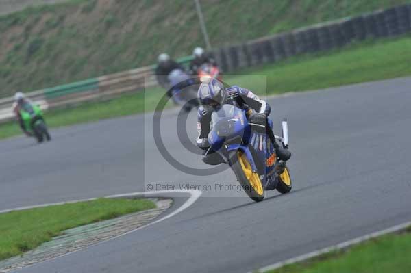 Mallory park Leicestershire;Mallory park photographs;Motorcycle action photographs;event digital images;eventdigitalimages;mallory park;no limits trackday;peter wileman photography;trackday;trackday digital images;trackday photos