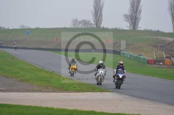 Mallory park Leicestershire;Mallory park photographs;Motorcycle action photographs;event digital images;eventdigitalimages;mallory park;no limits trackday;peter wileman photography;trackday;trackday digital images;trackday photos