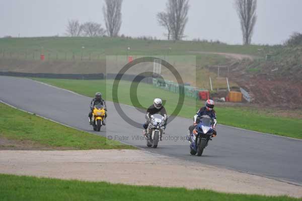 Mallory park Leicestershire;Mallory park photographs;Motorcycle action photographs;event digital images;eventdigitalimages;mallory park;no limits trackday;peter wileman photography;trackday;trackday digital images;trackday photos