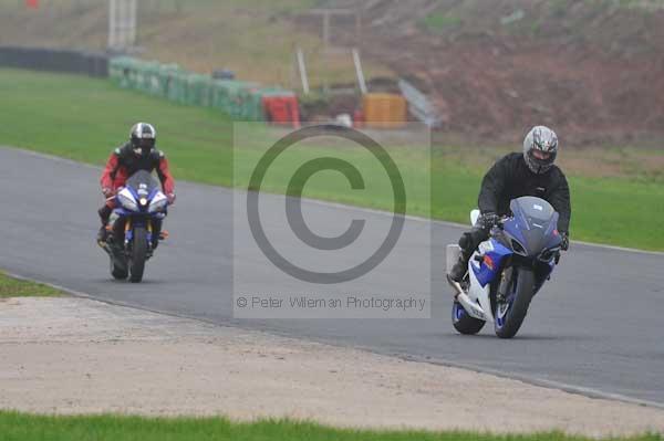 Mallory park Leicestershire;Mallory park photographs;Motorcycle action photographs;event digital images;eventdigitalimages;mallory park;no limits trackday;peter wileman photography;trackday;trackday digital images;trackday photos