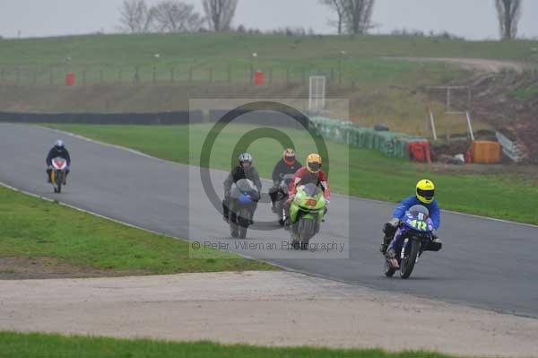 Mallory park Leicestershire;Mallory park photographs;Motorcycle action photographs;event digital images;eventdigitalimages;mallory park;no limits trackday;peter wileman photography;trackday;trackday digital images;trackday photos