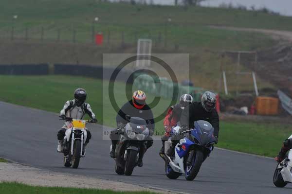 Mallory park Leicestershire;Mallory park photographs;Motorcycle action photographs;event digital images;eventdigitalimages;mallory park;no limits trackday;peter wileman photography;trackday;trackday digital images;trackday photos