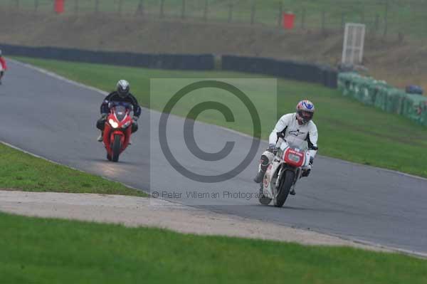 Mallory park Leicestershire;Mallory park photographs;Motorcycle action photographs;event digital images;eventdigitalimages;mallory park;no limits trackday;peter wileman photography;trackday;trackday digital images;trackday photos