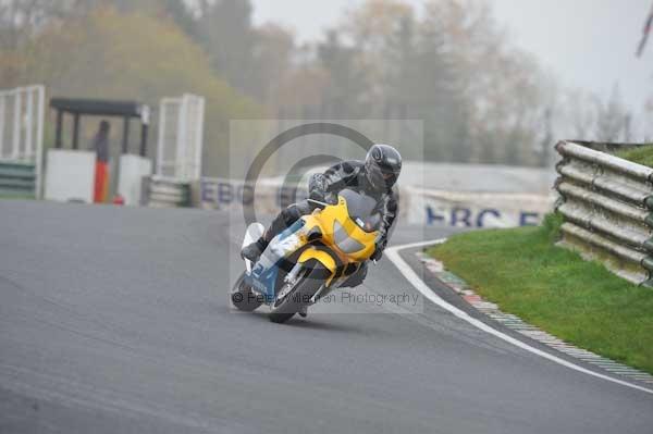 Mallory park Leicestershire;Mallory park photographs;Motorcycle action photographs;event digital images;eventdigitalimages;mallory park;no limits trackday;peter wileman photography;trackday;trackday digital images;trackday photos