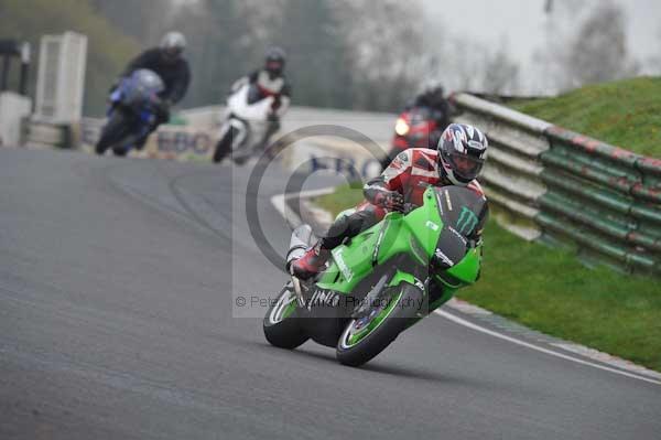 Mallory park Leicestershire;Mallory park photographs;Motorcycle action photographs;event digital images;eventdigitalimages;mallory park;no limits trackday;peter wileman photography;trackday;trackday digital images;trackday photos