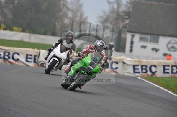 Mallory park Leicestershire;Mallory park photographs;Motorcycle action photographs;event digital images;eventdigitalimages;mallory park;no limits trackday;peter wileman photography;trackday;trackday digital images;trackday photos