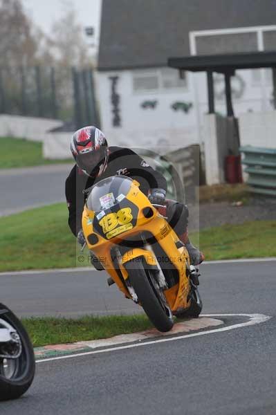 Mallory park Leicestershire;Mallory park photographs;Motorcycle action photographs;event digital images;eventdigitalimages;mallory park;no limits trackday;peter wileman photography;trackday;trackday digital images;trackday photos