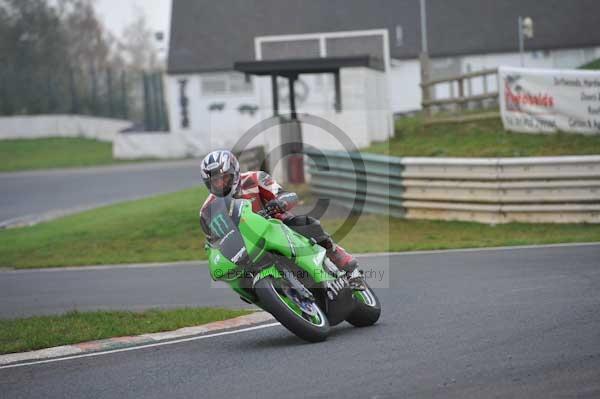 Mallory park Leicestershire;Mallory park photographs;Motorcycle action photographs;event digital images;eventdigitalimages;mallory park;no limits trackday;peter wileman photography;trackday;trackday digital images;trackday photos