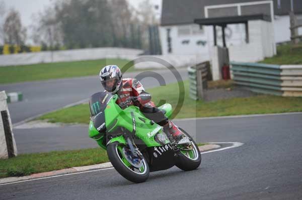 Mallory park Leicestershire;Mallory park photographs;Motorcycle action photographs;event digital images;eventdigitalimages;mallory park;no limits trackday;peter wileman photography;trackday;trackday digital images;trackday photos