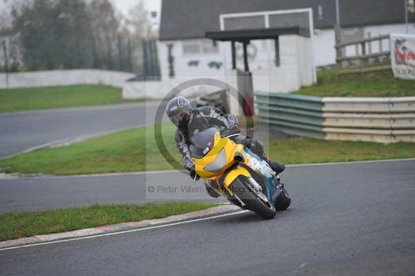 Mallory park Leicestershire;Mallory park photographs;Motorcycle action photographs;event digital images;eventdigitalimages;mallory park;no limits trackday;peter wileman photography;trackday;trackday digital images;trackday photos