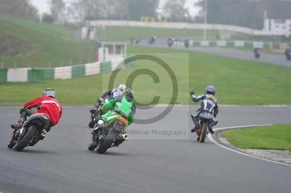 Mallory park Leicestershire;Mallory park photographs;Motorcycle action photographs;event digital images;eventdigitalimages;mallory park;no limits trackday;peter wileman photography;trackday;trackday digital images;trackday photos