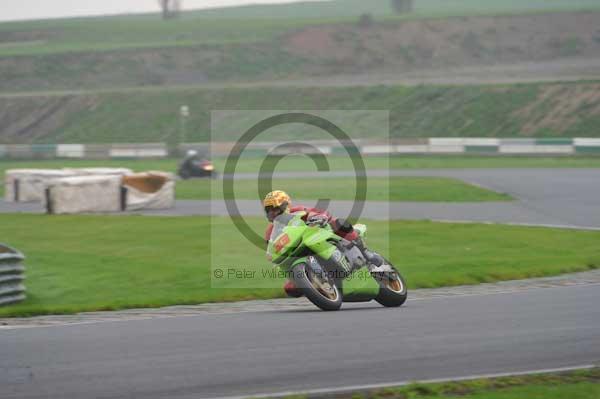 Mallory park Leicestershire;Mallory park photographs;Motorcycle action photographs;event digital images;eventdigitalimages;mallory park;no limits trackday;peter wileman photography;trackday;trackday digital images;trackday photos