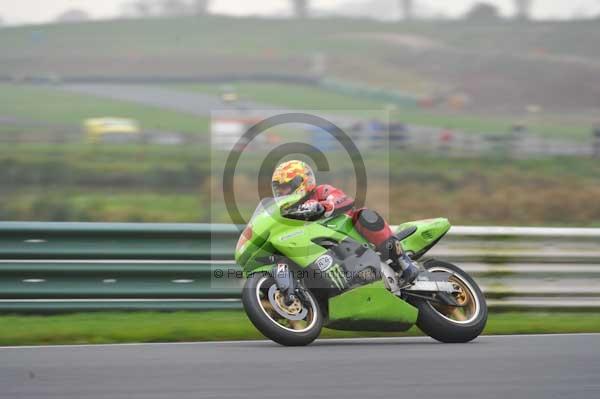 Mallory park Leicestershire;Mallory park photographs;Motorcycle action photographs;event digital images;eventdigitalimages;mallory park;no limits trackday;peter wileman photography;trackday;trackday digital images;trackday photos