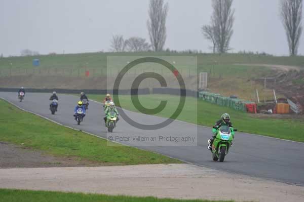 Mallory park Leicestershire;Mallory park photographs;Motorcycle action photographs;event digital images;eventdigitalimages;mallory park;no limits trackday;peter wileman photography;trackday;trackday digital images;trackday photos