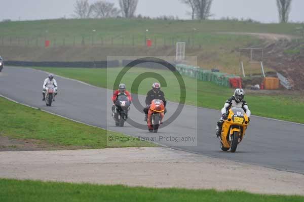 Mallory park Leicestershire;Mallory park photographs;Motorcycle action photographs;event digital images;eventdigitalimages;mallory park;no limits trackday;peter wileman photography;trackday;trackday digital images;trackday photos