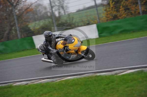 Mallory park Leicestershire;Mallory park photographs;Motorcycle action photographs;event digital images;eventdigitalimages;mallory park;no limits trackday;peter wileman photography;trackday;trackday digital images;trackday photos