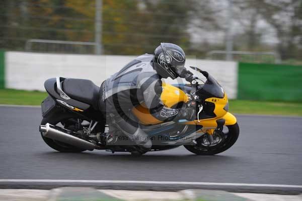 Mallory park Leicestershire;Mallory park photographs;Motorcycle action photographs;event digital images;eventdigitalimages;mallory park;no limits trackday;peter wileman photography;trackday;trackday digital images;trackday photos