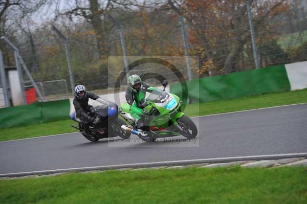 Mallory park Leicestershire;Mallory park photographs;Motorcycle action photographs;event digital images;eventdigitalimages;mallory park;no limits trackday;peter wileman photography;trackday;trackday digital images;trackday photos