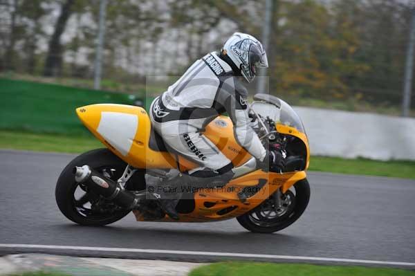 Mallory park Leicestershire;Mallory park photographs;Motorcycle action photographs;event digital images;eventdigitalimages;mallory park;no limits trackday;peter wileman photography;trackday;trackday digital images;trackday photos