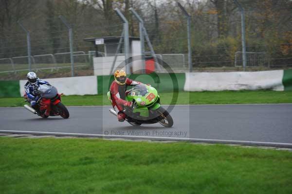 Mallory park Leicestershire;Mallory park photographs;Motorcycle action photographs;event digital images;eventdigitalimages;mallory park;no limits trackday;peter wileman photography;trackday;trackday digital images;trackday photos