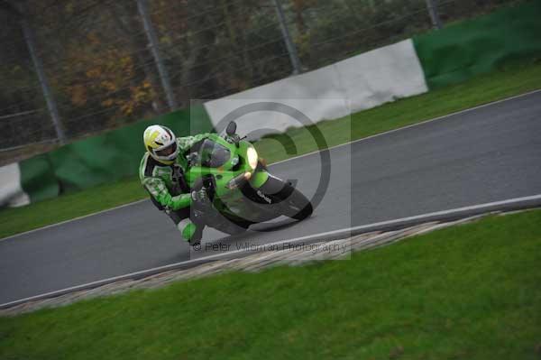 Mallory park Leicestershire;Mallory park photographs;Motorcycle action photographs;event digital images;eventdigitalimages;mallory park;no limits trackday;peter wileman photography;trackday;trackday digital images;trackday photos