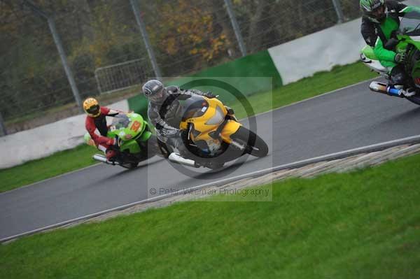 Mallory park Leicestershire;Mallory park photographs;Motorcycle action photographs;event digital images;eventdigitalimages;mallory park;no limits trackday;peter wileman photography;trackday;trackday digital images;trackday photos