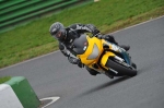 Mallory-park-Leicestershire;Mallory-park-photographs;Motorcycle-action-photographs;event-digital-images;eventdigitalimages;mallory-park;no-limits-trackday;peter-wileman-photography;trackday;trackday-digital-images;trackday-photos