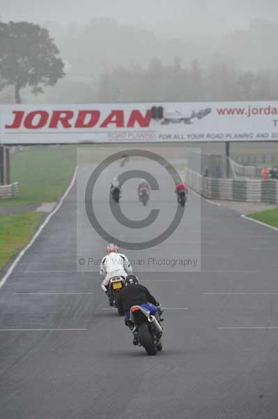 Mallory park Leicestershire;Mallory park photographs;Motorcycle action photographs;event digital images;eventdigitalimages;mallory park;no limits trackday;peter wileman photography;trackday;trackday digital images;trackday photos