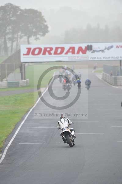 Mallory park Leicestershire;Mallory park photographs;Motorcycle action photographs;event digital images;eventdigitalimages;mallory park;no limits trackday;peter wileman photography;trackday;trackday digital images;trackday photos