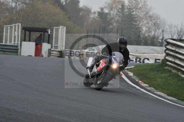 Mallory park Leicestershire;Mallory park photographs;Motorcycle action photographs;event digital images;eventdigitalimages;mallory park;no limits trackday;peter wileman photography;trackday;trackday digital images;trackday photos