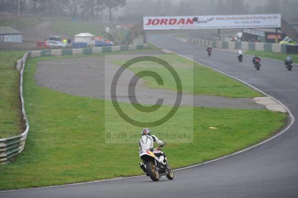 Mallory park Leicestershire;Mallory park photographs;Motorcycle action photographs;event digital images;eventdigitalimages;mallory park;no limits trackday;peter wileman photography;trackday;trackday digital images;trackday photos