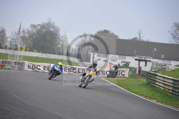 Mallory park Leicestershire;Mallory park photographs;Motorcycle action photographs;event digital images;eventdigitalimages;mallory park;no limits trackday;peter wileman photography;trackday;trackday digital images;trackday photos