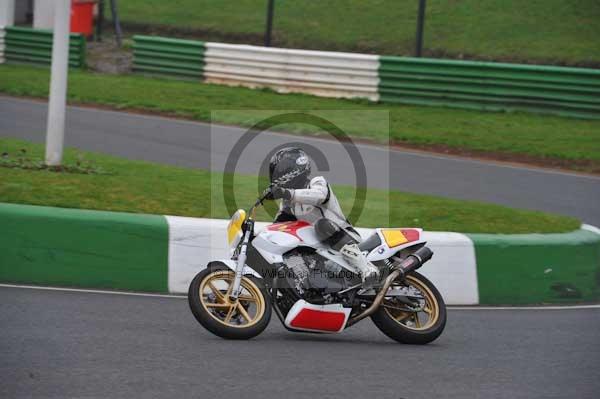 Mallory park Leicestershire;Mallory park photographs;Motorcycle action photographs;event digital images;eventdigitalimages;mallory park;no limits trackday;peter wileman photography;trackday;trackday digital images;trackday photos