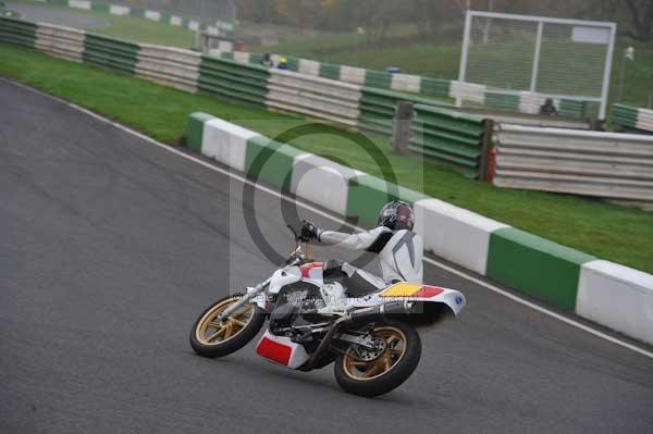 Mallory park Leicestershire;Mallory park photographs;Motorcycle action photographs;event digital images;eventdigitalimages;mallory park;no limits trackday;peter wileman photography;trackday;trackday digital images;trackday photos