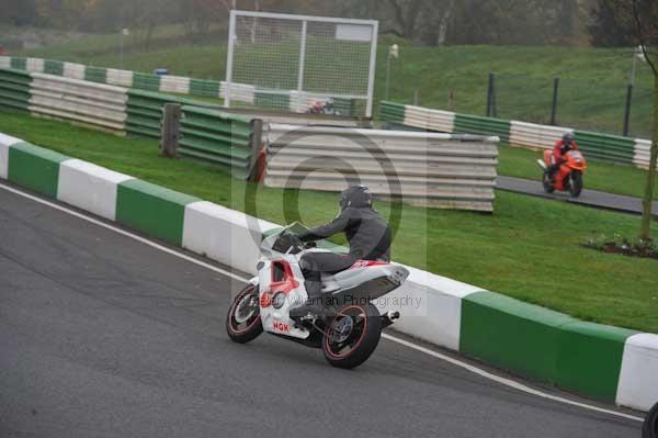 Mallory park Leicestershire;Mallory park photographs;Motorcycle action photographs;event digital images;eventdigitalimages;mallory park;no limits trackday;peter wileman photography;trackday;trackday digital images;trackday photos