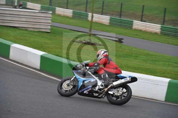 Mallory park Leicestershire;Mallory park photographs;Motorcycle action photographs;event digital images;eventdigitalimages;mallory park;no limits trackday;peter wileman photography;trackday;trackday digital images;trackday photos