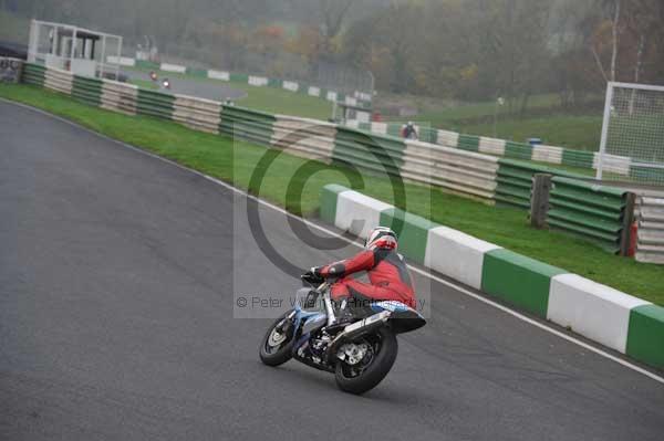 Mallory park Leicestershire;Mallory park photographs;Motorcycle action photographs;event digital images;eventdigitalimages;mallory park;no limits trackday;peter wileman photography;trackday;trackday digital images;trackday photos