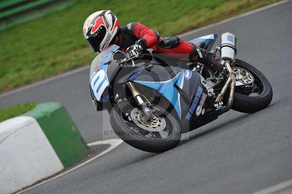 Mallory park Leicestershire;Mallory park photographs;Motorcycle action photographs;event digital images;eventdigitalimages;mallory park;no limits trackday;peter wileman photography;trackday;trackday digital images;trackday photos