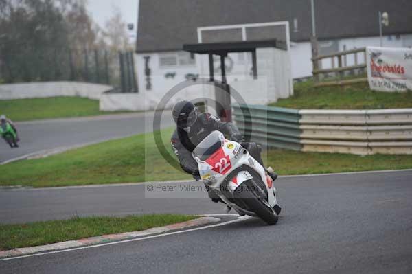 Mallory park Leicestershire;Mallory park photographs;Motorcycle action photographs;event digital images;eventdigitalimages;mallory park;no limits trackday;peter wileman photography;trackday;trackday digital images;trackday photos