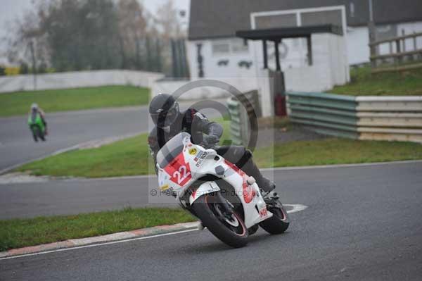 Mallory park Leicestershire;Mallory park photographs;Motorcycle action photographs;event digital images;eventdigitalimages;mallory park;no limits trackday;peter wileman photography;trackday;trackday digital images;trackday photos