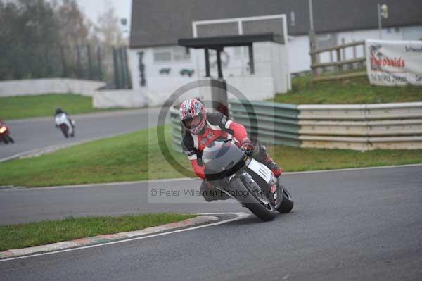 Mallory park Leicestershire;Mallory park photographs;Motorcycle action photographs;event digital images;eventdigitalimages;mallory park;no limits trackday;peter wileman photography;trackday;trackday digital images;trackday photos