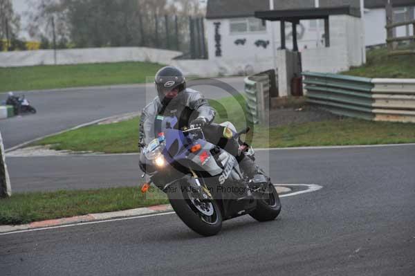 Mallory park Leicestershire;Mallory park photographs;Motorcycle action photographs;event digital images;eventdigitalimages;mallory park;no limits trackday;peter wileman photography;trackday;trackday digital images;trackday photos