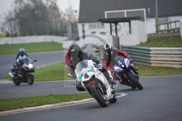 Mallory park Leicestershire;Mallory park photographs;Motorcycle action photographs;event digital images;eventdigitalimages;mallory park;no limits trackday;peter wileman photography;trackday;trackday digital images;trackday photos