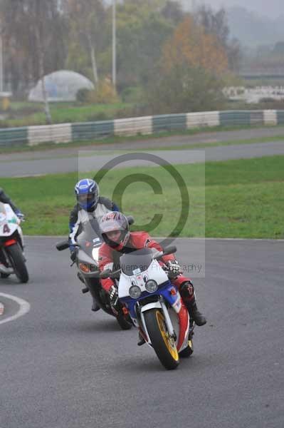 Mallory park Leicestershire;Mallory park photographs;Motorcycle action photographs;event digital images;eventdigitalimages;mallory park;no limits trackday;peter wileman photography;trackday;trackday digital images;trackday photos