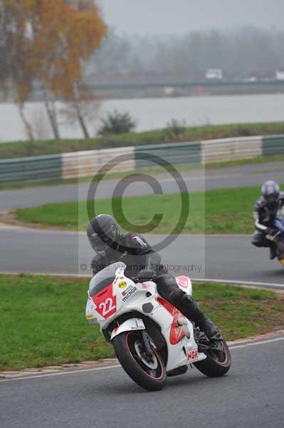 Mallory park Leicestershire;Mallory park photographs;Motorcycle action photographs;event digital images;eventdigitalimages;mallory park;no limits trackday;peter wileman photography;trackday;trackday digital images;trackday photos