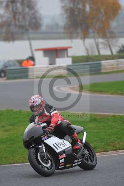 Mallory park Leicestershire;Mallory park photographs;Motorcycle action photographs;event digital images;eventdigitalimages;mallory park;no limits trackday;peter wileman photography;trackday;trackday digital images;trackday photos